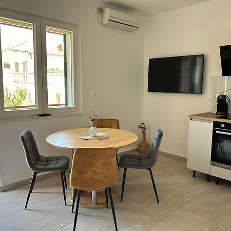 Apartman Marita Jezera Luaran gambar